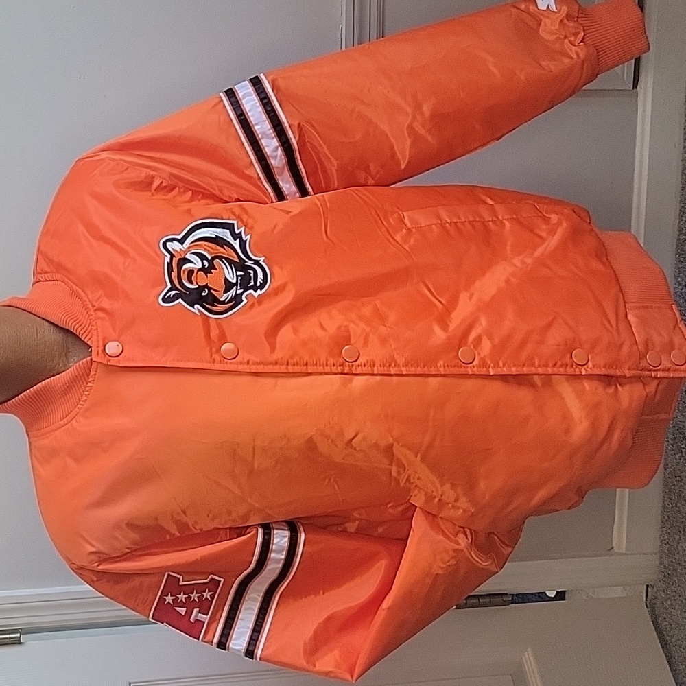 Starter Bengals coat. Orange. Size Medium